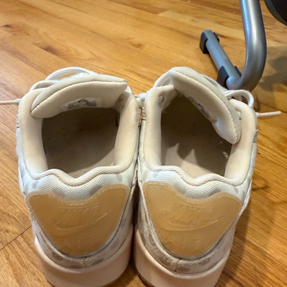 Nike‎ Beige Polka Dot Sneakers - Picture 2 of 4